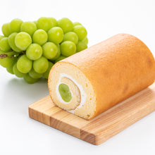 画像をギャラリービューアに読み込む, シャインマスカットがまるごと 季節のフルーツロールケーキ