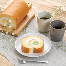 画像をギャラリービューアに読み込む, シャインマスカットがまるごと 季節のフルーツロールケーキ